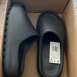 Yeezy Slides ONXY/Black New